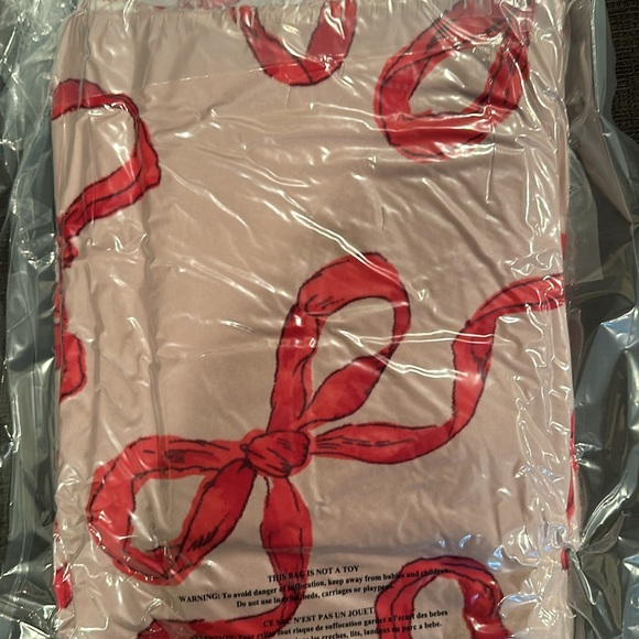 Victoria’s Secret Fleece Blanket - Picture 2 of 2